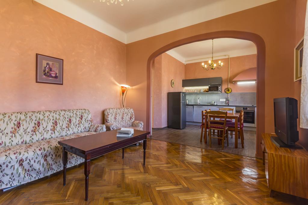 Spacious & Smart Center Apartment Pula Exterior photo